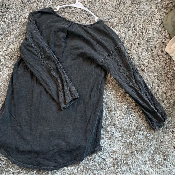 LUCKY BRAND || Woman’s gorgeous Bohemian Pom Pom ruffle charcoal top tribal - Picture 3 of 9